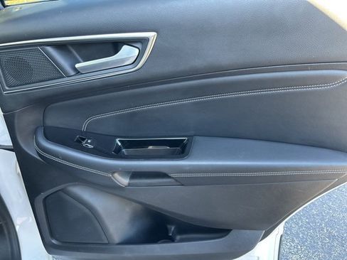 Used 2019 Ford Edge Titanium w/ Equipment Group 301A AWD/4WD image 16
