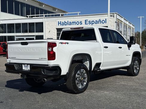 Used 2026 Chevrolet Silverado 2500 Custom w/ Custom Value Package image 10