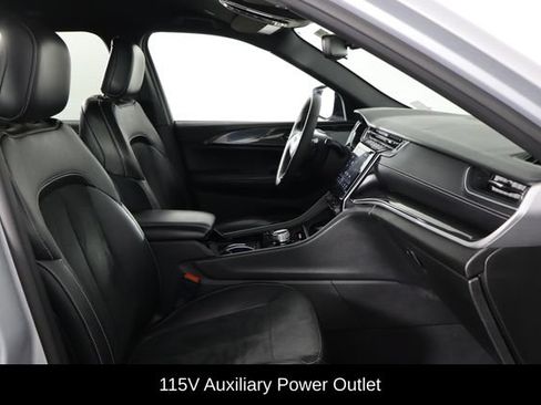 Used 2023 Jeep Grand Cherokee L Laredo AWD/4WD image 19