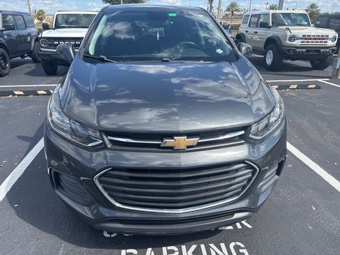 Used 2019 Chevrolet Trax LS image 2