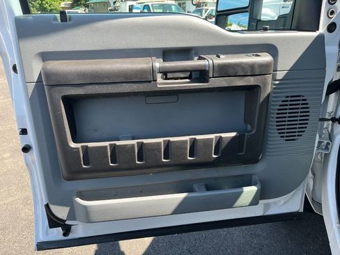 Used 2015 Ford F550 4x4 SuperCab Super Duty w/ Power Equipment Group image 7
