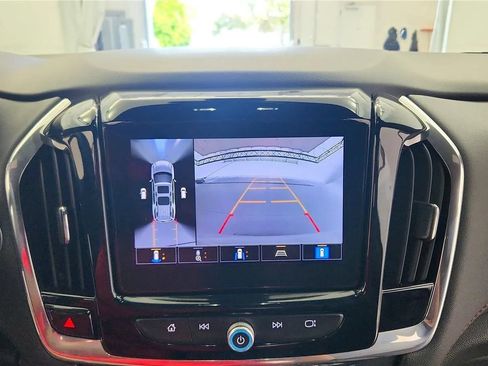 Used 2023 Chevrolet Traverse RS FWD image 25