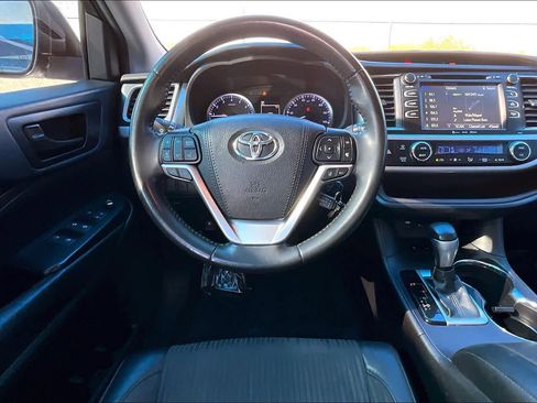 Used 2019 Toyota Highlander Plus image 6