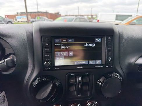 Used 2017 Jeep Wrangler Unlimited Sahara AWD/4WD image 11