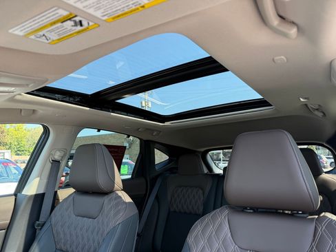 Certified 2025 Nissan Murano Platinum w/ Cargo Package image 18