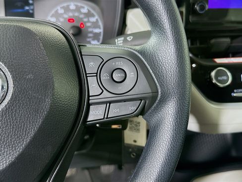 Used 2025 Toyota Corolla LE image 17