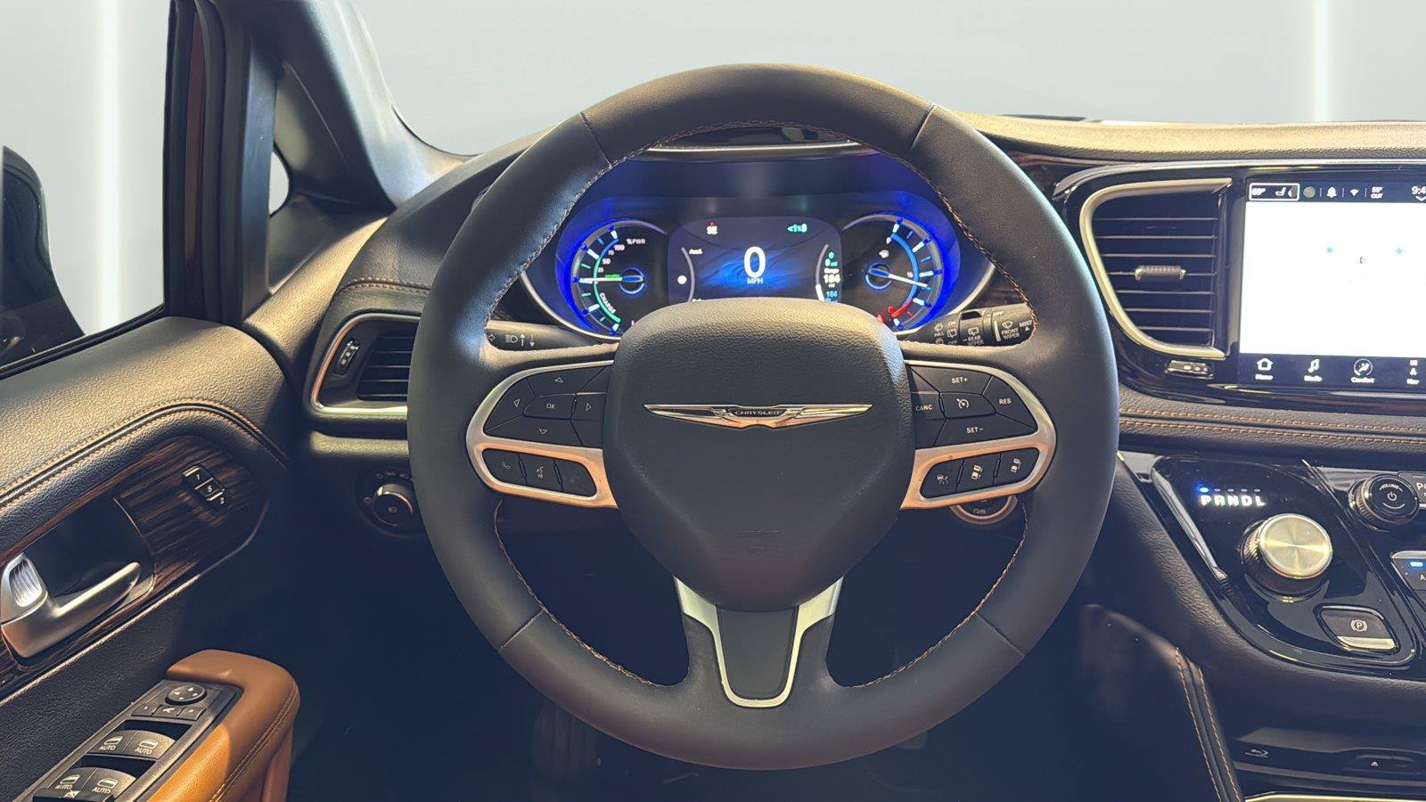 Used 2023 Chrysler Pacifica Pinnacle FWD image 12