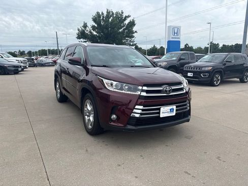 Used 2018 Toyota Highlander Limited w/ Protection Package #3 AWD/4WD image 3