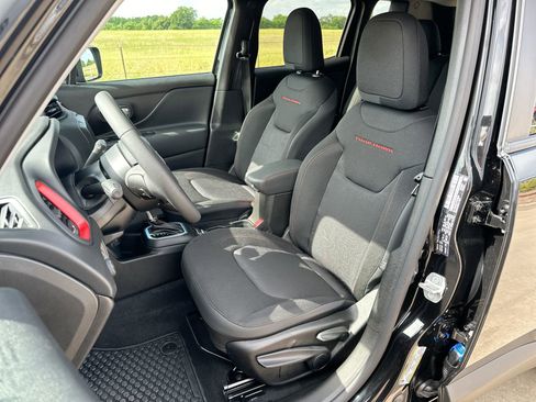 Used 2023 Jeep Renegade Trailhawk image 11