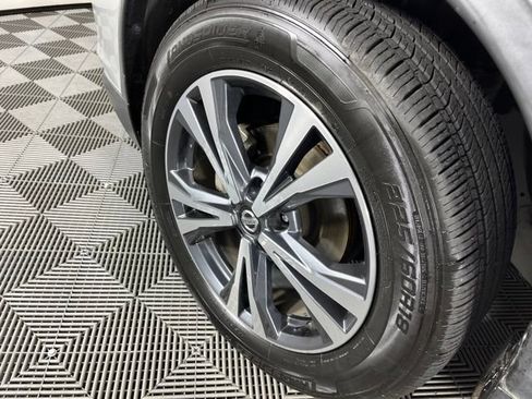 Used 2019 Nissan Rogue SV w/ Sun & Sound Touring Package FWD image 14