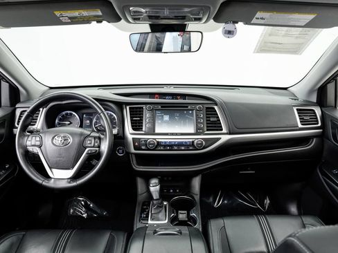 Used 2018 Toyota Highlander SE AWD/4WD image 19
