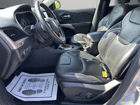 Used 2018 Jeep Cherokee Limited w/ Technology Group FWD image 12