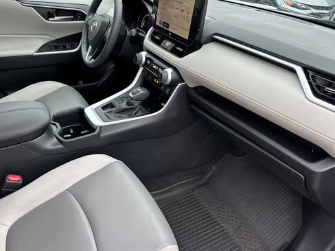 Used 2023 Toyota RAV4 XLE Premium image 17