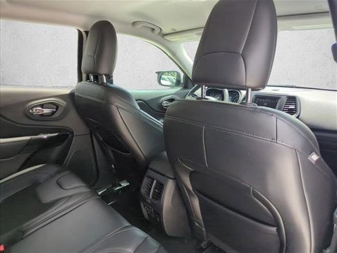 Used 2020 Jeep Cherokee Latitude Plus FWD image 23