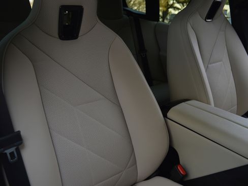 Used 2023 BMW iX xDrive50 w/ Premium Package image 38