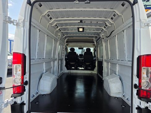 Used 2024 RAM ProMaster 3500 w/ Premium Convenience Group FWD image 11