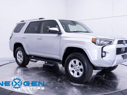 Used 2020 Toyota 4Runner SR5 AWD/4WD image 1
