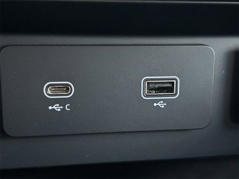 Used 2024 Land Rover Defender 130 Outbound image 31