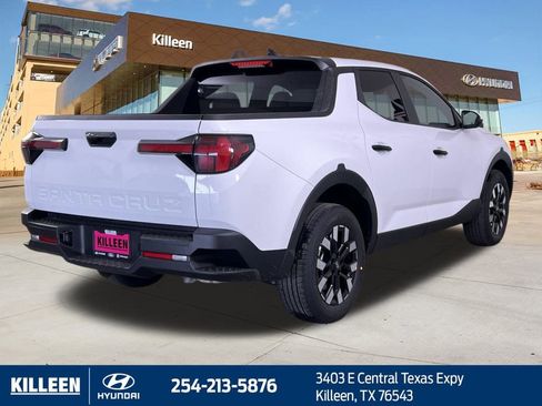 Used 2025 Hyundai Santa Cruz SE image 9