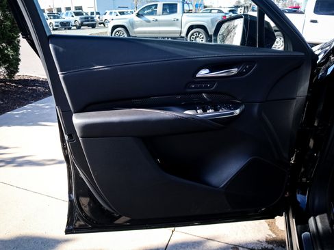 Used 2022 Cadillac XT4 Sport w/ Comfort Package image 14