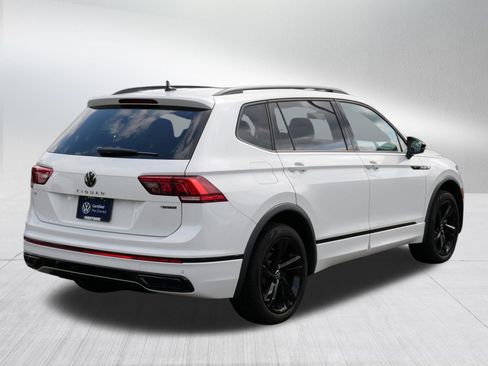 Used 2024 Volkswagen Tiguan SE R-Line AWD/4WD image 7