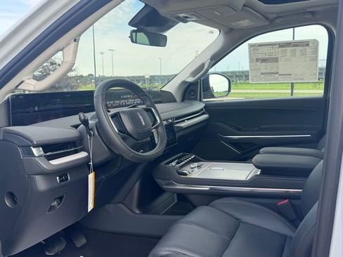 New 2025 Lincoln Navigator L Reserve image 8