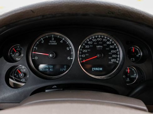 Used 2011 Chevrolet Tahoe LTZ RWD image 15