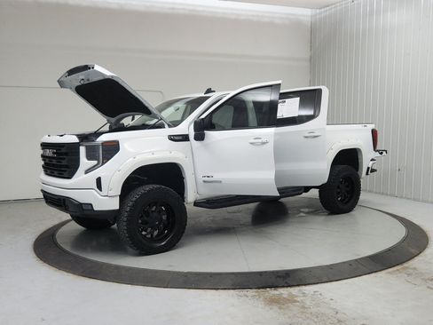 Used 2024 GMC Sierra 1500 Elevation w/ Preferred Package AWD/4WD image 12