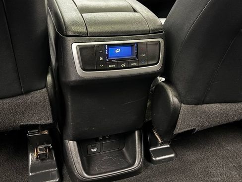 Used 2019 Toyota Highlander XLE w/ Protection Package #3 AWD/4WD image 30