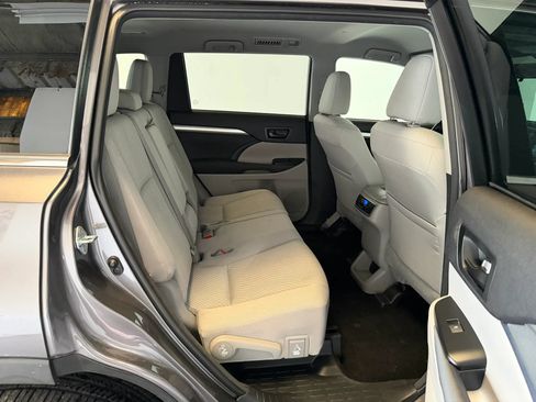 Used 2015 Toyota Highlander LE AWD/4WD image 35