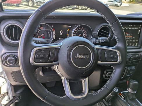Used 2022 Jeep Wrangler Unlimited Sahara w/ LED Lighting Group AWD/4WD image 16
