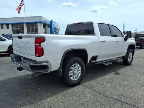 Used 2024 Chevrolet Silverado 2500 LTZ w/ LTZ Convenience Package AWD/4WD image 3