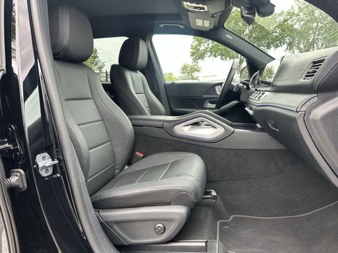 Used 2025 Mercedes-Benz GLS 450 4MATIC image 9