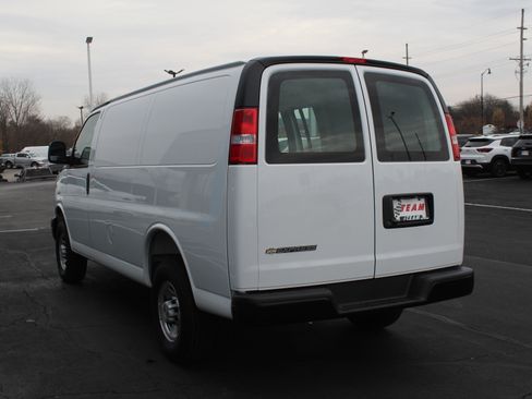 New 2025 Chevrolet Express 2500 image 5