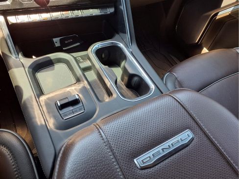 Used 2024 GMC Sierra 2500 Denali w/ Denali Reserve Package AWD/4WD image 12