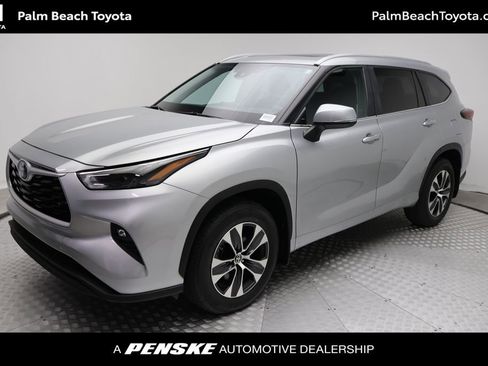 Certified 2024 Toyota Highlander XLE image 1