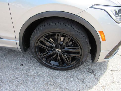 Used 2022 Volkswagen Tiguan SE R-Line AWD/4WD image 42