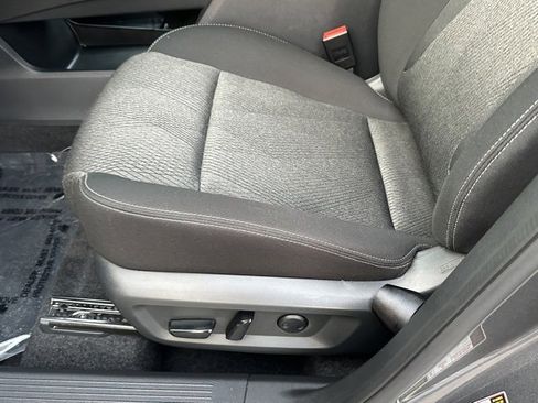 Certified 2025 Nissan Rogue SV image 26