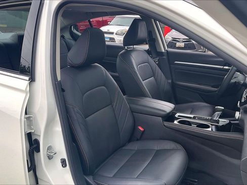 Used 2024 Nissan Altima 2.5 SR w/ SR Premium Package FWD image 9