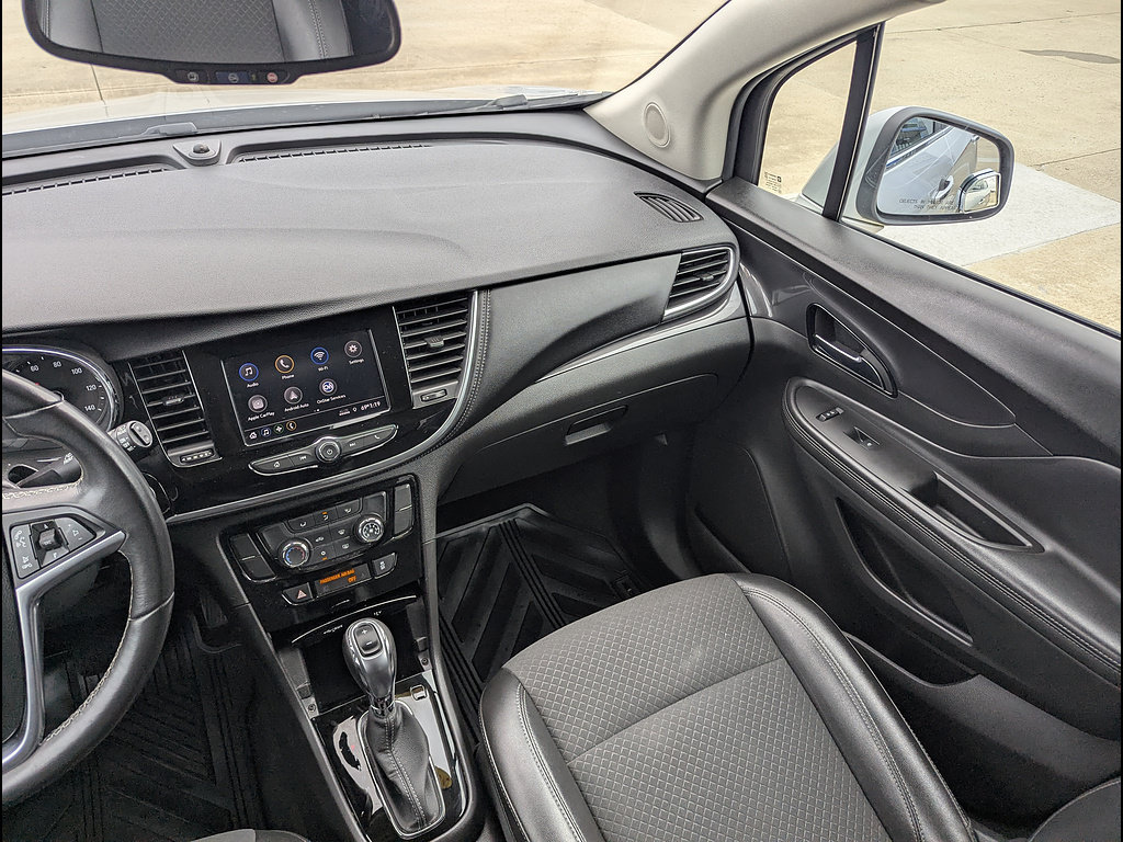 Used 2022 Buick Encore Preferred AWD/4WD image 23