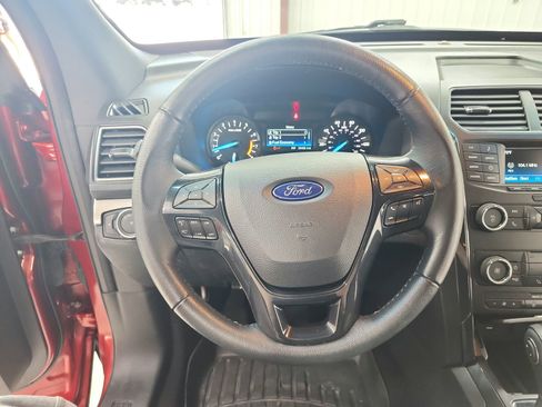 Used 2018 Ford Explorer XLT image 22