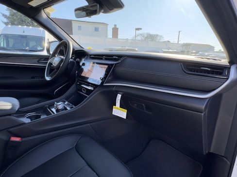 New 2026 Jeep Grand Cherokee Limited w/ Limited Altitude Package image 18