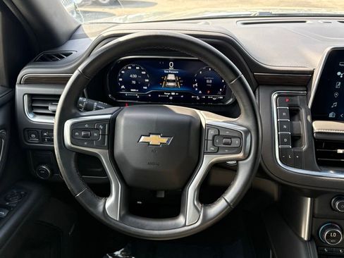 Used 2024 Chevrolet Suburban LT RWD image 18