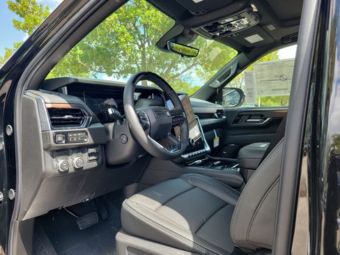 New 2026 GMC Yukon XL Denali w/ Denali Reserve Package RWD image 8