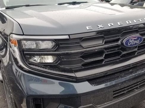 New 2026 Ford Expedition Active image 12