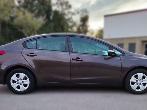 Used 2017 Kia Forte LX image 4