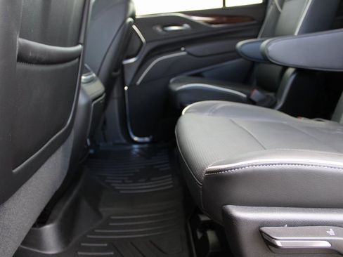 Used 2023 Cadillac Escalade Premium Luxury w/ Performance Package image 28