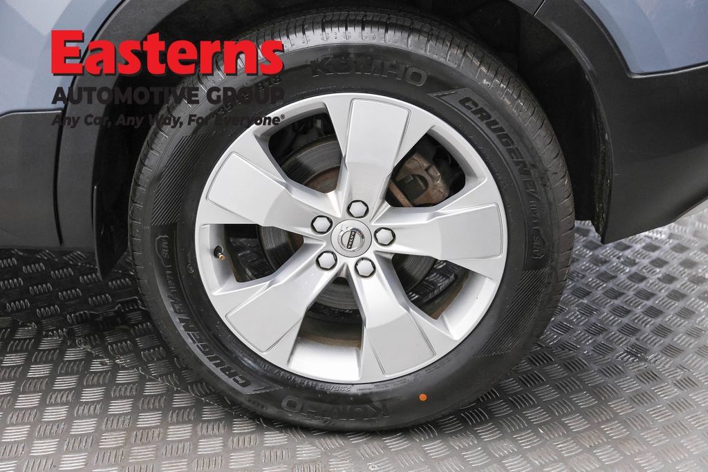 Used 2021 Volvo XC40 T4 Momentum FWD image 10