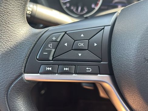 Used 2025 Nissan Sentra SV FWD image 21