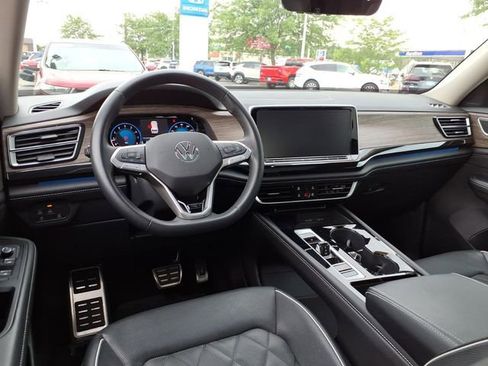 Used 2025 Volkswagen Atlas SEL Premium R-Line AWD/4WD image 6